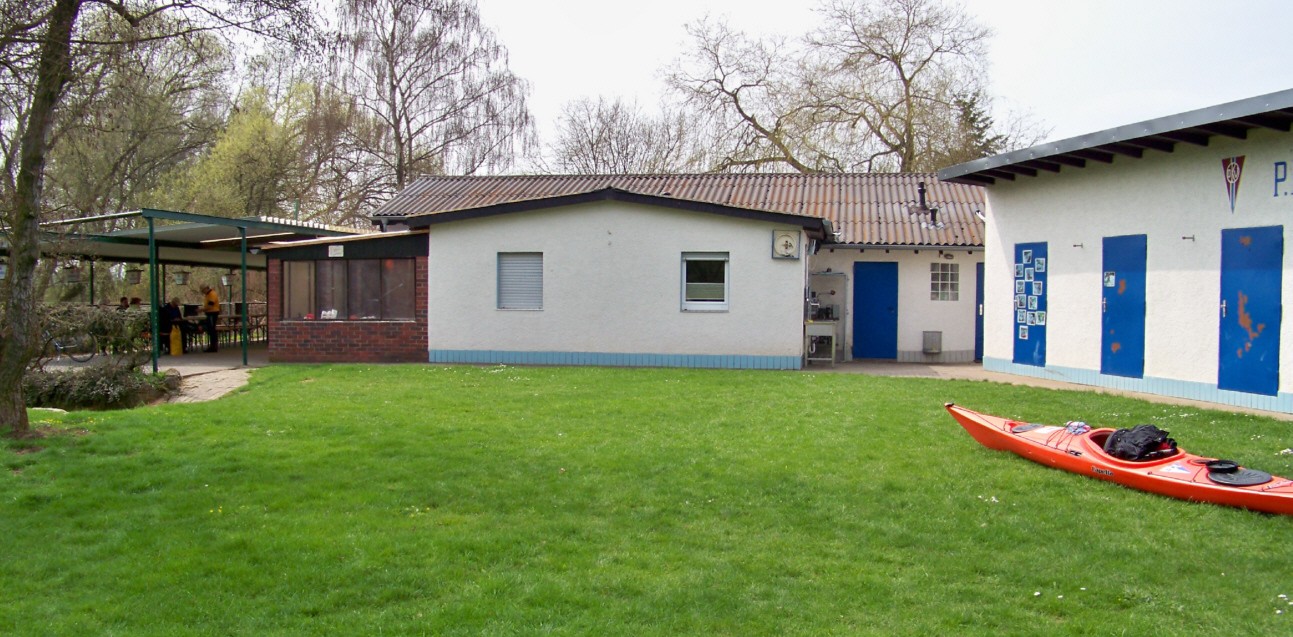 Bootshaus mit überdachter Terrasse