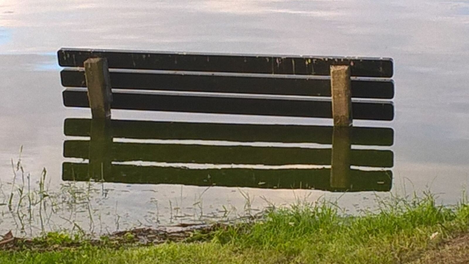 Die Parkbank stand unter Wasser